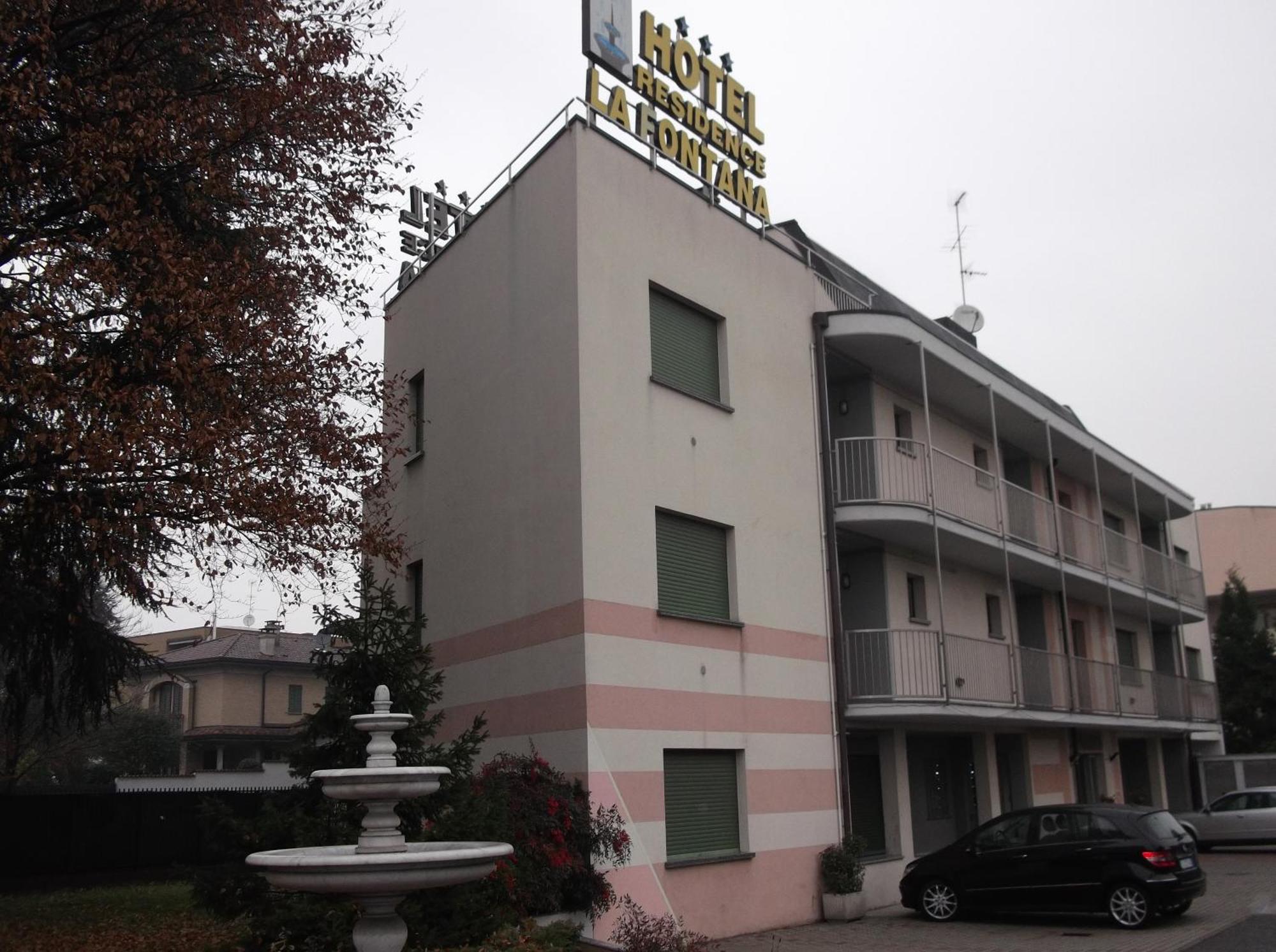 Hotel Residence La Fontana Mariano Comense Bagian luar foto